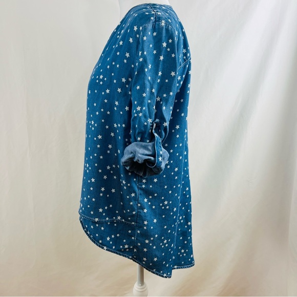 Neiman Marcus 3/4 Sleeve Chambray Blouse with Star Print/Asymmetrical Hem - Picture 5 of 16